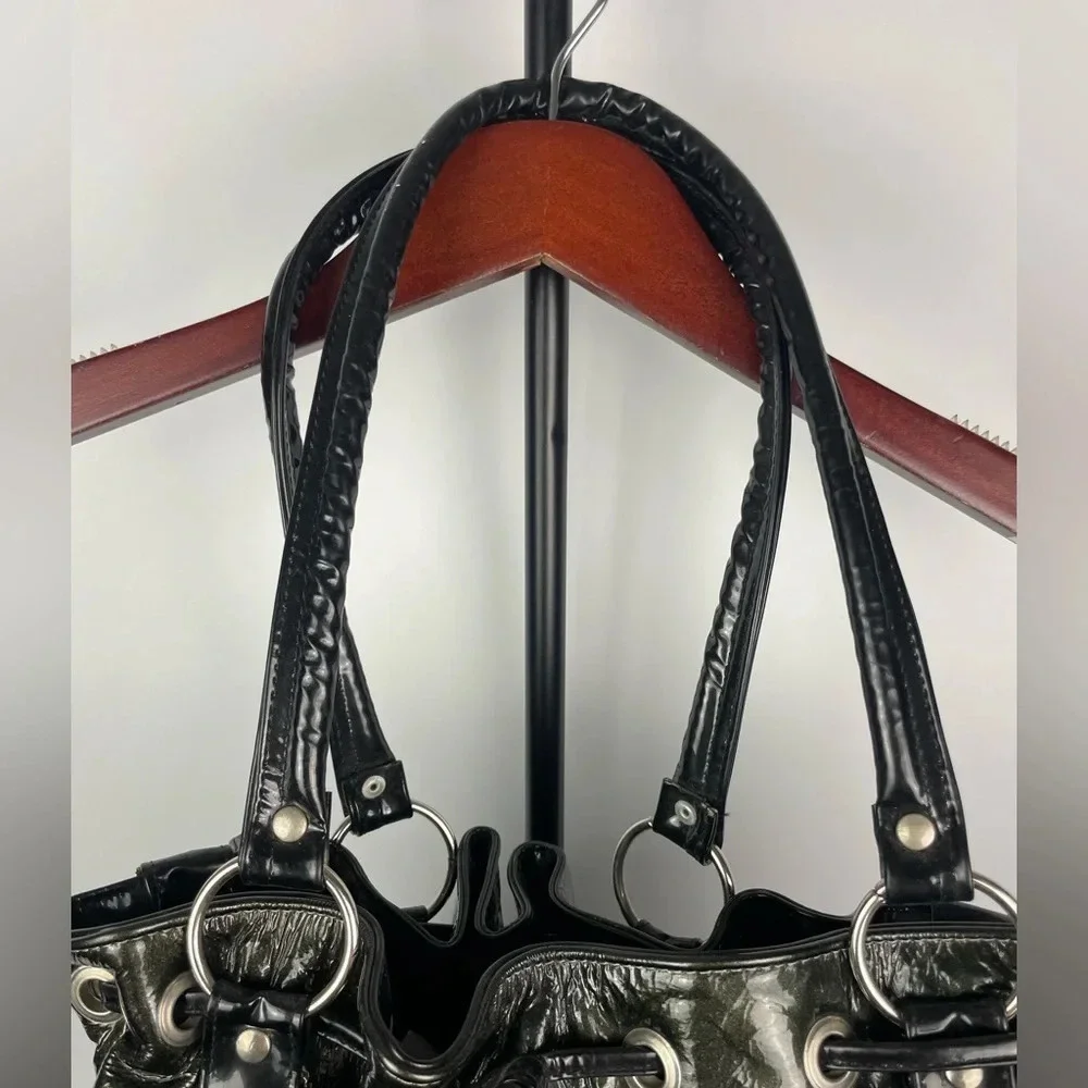 Kuerissimo Green Black Patent Leather Shoulder Bag - Picture 4 of 13
